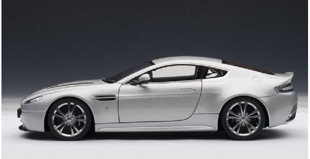 AUTOart 70206 Aston Martin V12 vantage Silver 1:18