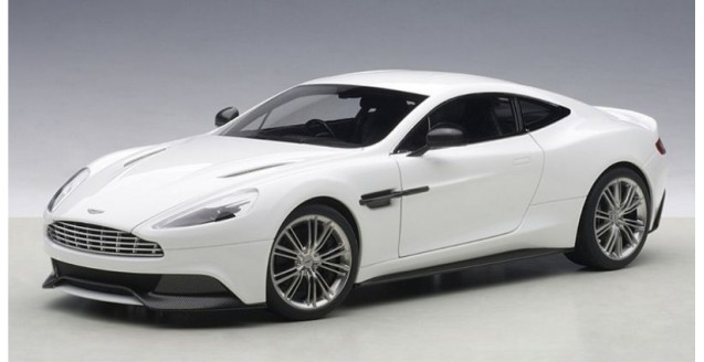 Aston Martin Vanquish Gloss White 2015 White 1:18  AUTOart 70250