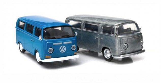 Volkswagen T2A Type 2 Bus 2 Car Set 1968-1970 Blue & Raw Metal 1:64  GREENLIGHT 29819