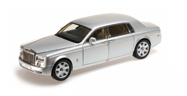 Kyosho 08841S Rolls Royce Phantom EWB Silver 1:18
